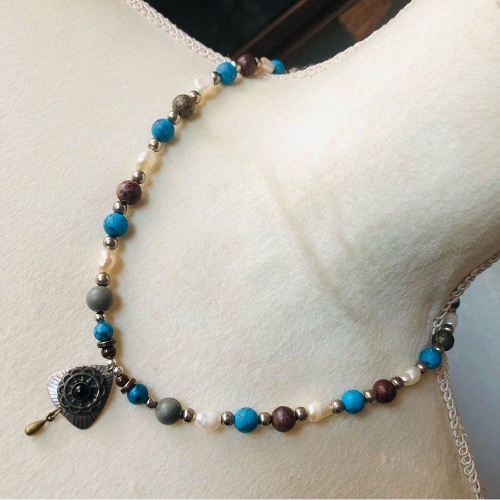 Handcrafted vintage pendant howlite stone genuine pearl necklace